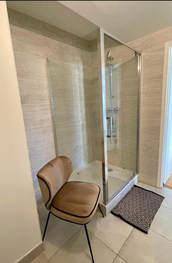 Stunning Apartment With Balcony To Visit Paris ลูวาลัวเปแรต์ ภายนอก รูปภาพ